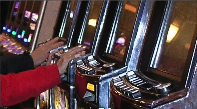 Hånd på en spilleautomat